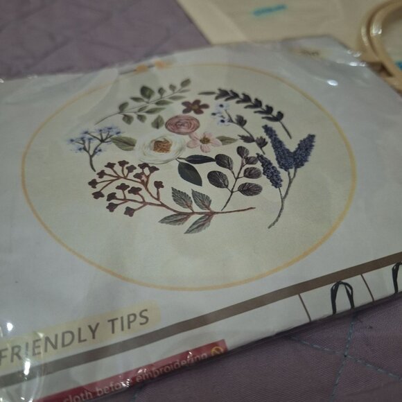 DIY Embroidery Kit With Floral Pattern For Tote Bag Hoop Flowers Canvas Kit Gift - Picture 2 of 5